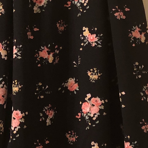 Rue 21 Black Floral Skater Skirt Size Medium - Picture 5 of 5